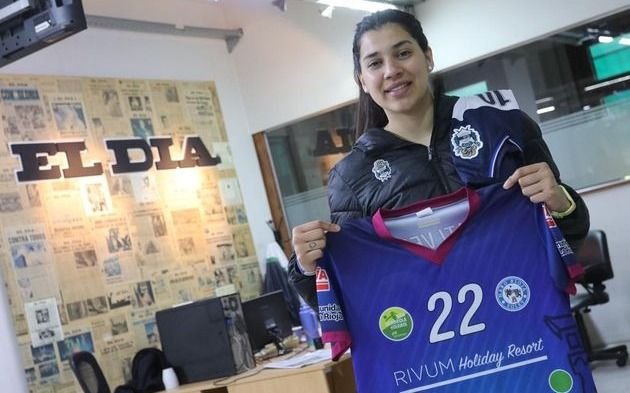 La voleibolista platense Tatiana Vera está en España y podrá volver al país recién en mayo