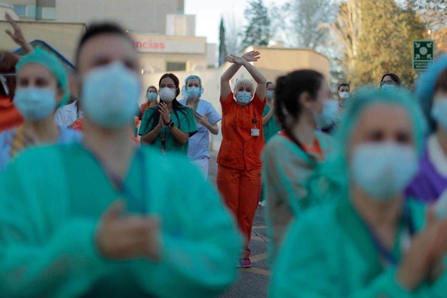 España sigue batiendo tristes récords: supera los 10.000 muertos por coronavirus