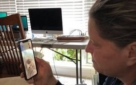 La conmovedora despedida de una hija y su madre, enferma de coronavirus, por videollamada