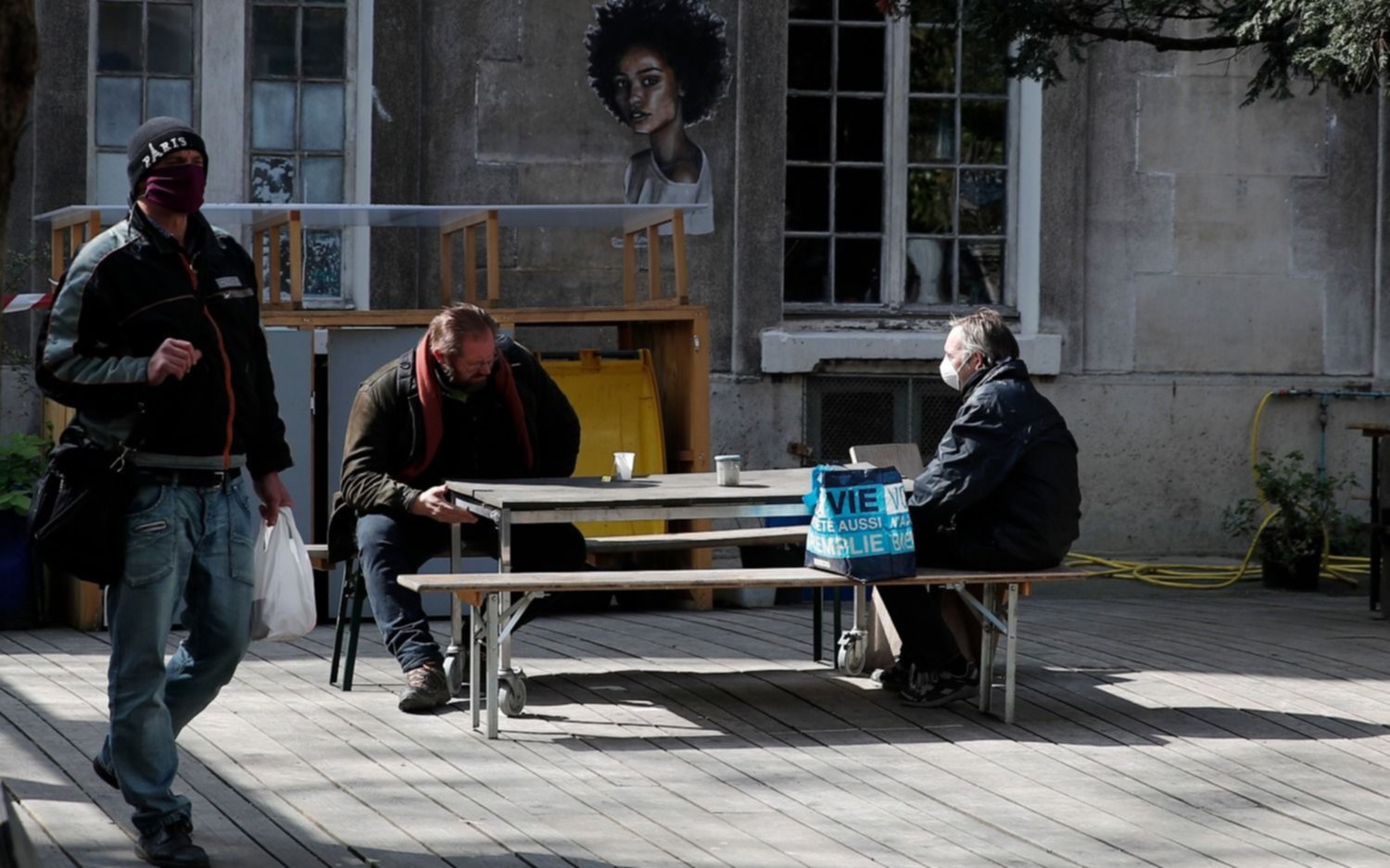 Francia: al menos 884 ancianos murieron en residencias 