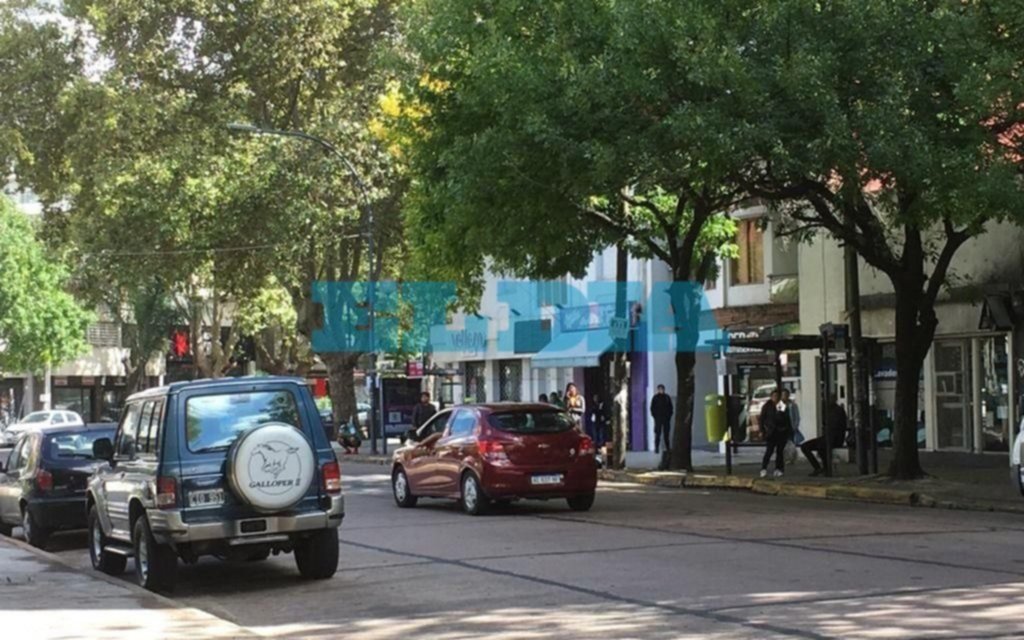 Otra vez se descontroló la cuarentena en La Plata y las calles están repletas de gente