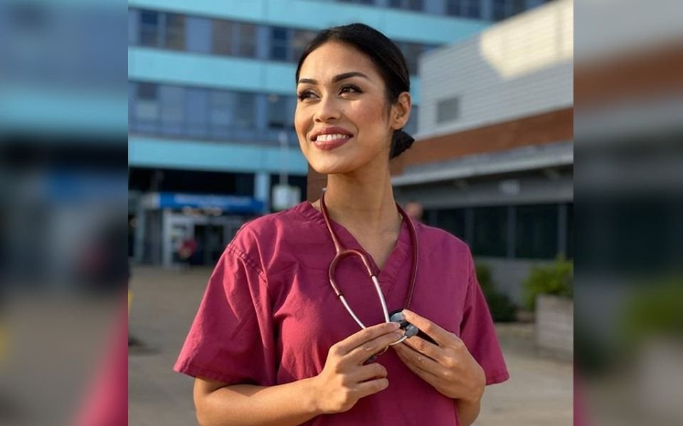 Miss Inglaterra se quita la corona y vuelve a trabajar como médica por coronavirus