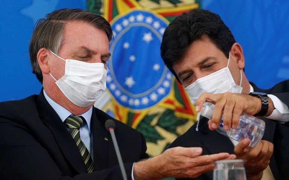 Bolsonaro echó al ministro de salud en plena pandemia