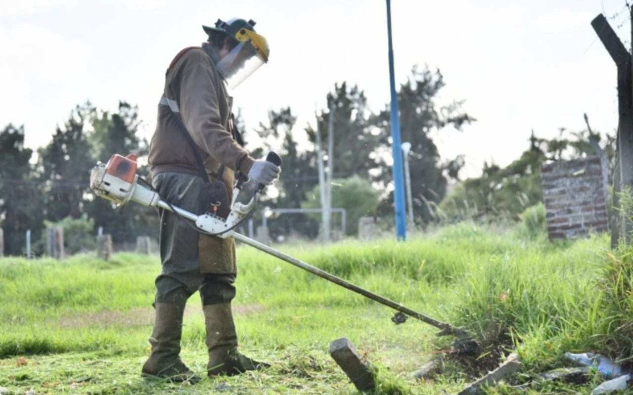Continúan los trabajos de desmalezado y limpieza