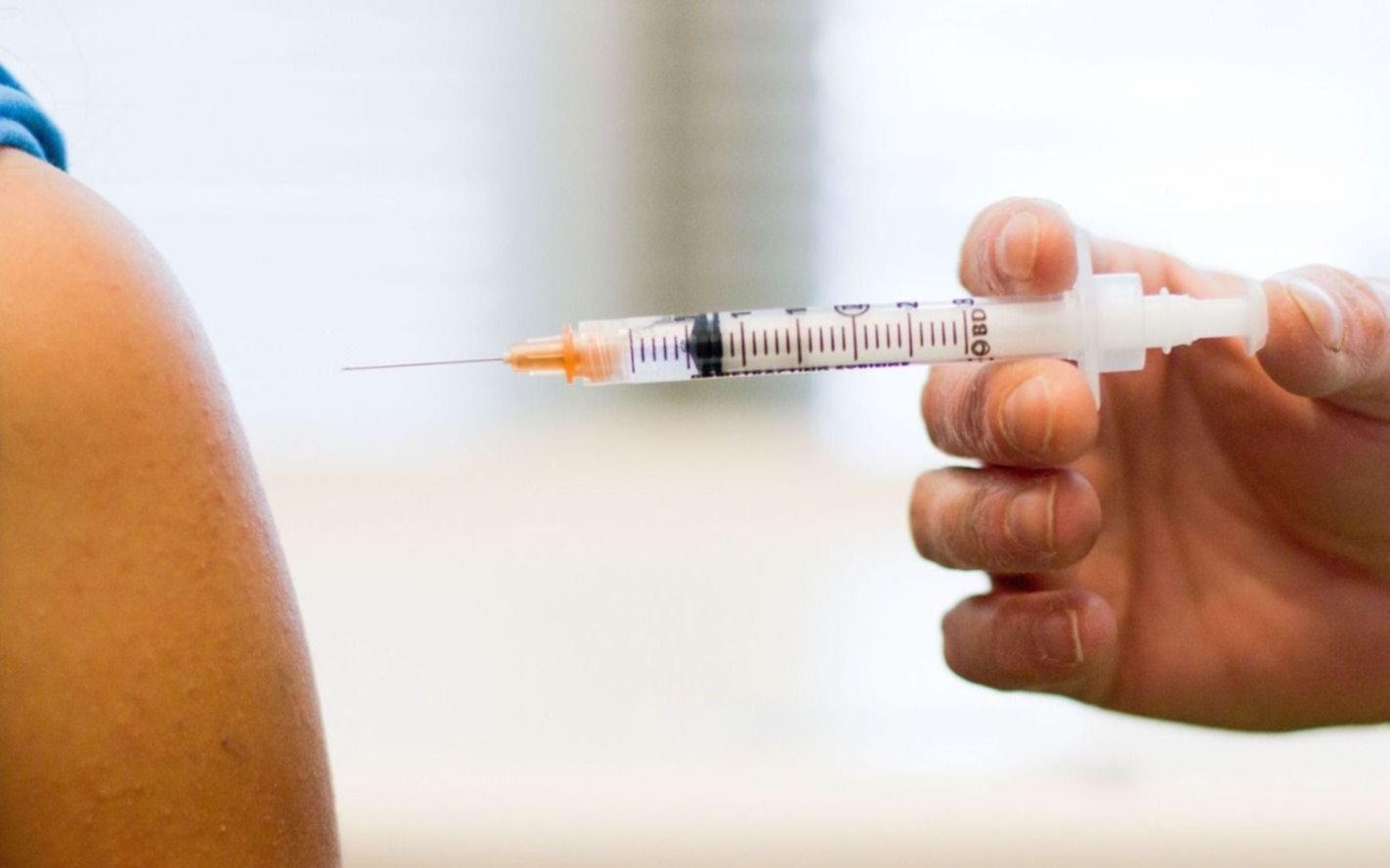 Conseguir en La Plata la vacuna contra la gripe, una odisea a la que exponen a los grupos de riesgo