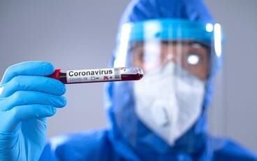 Estados Unidos avanza con las infusiones de plasma de personas recuperadas del coronavirus