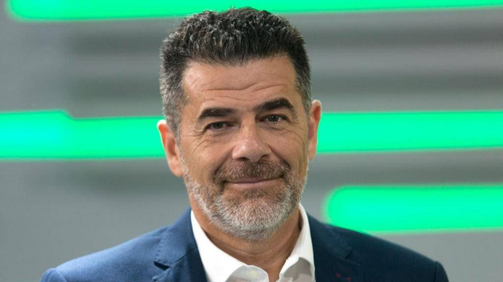 Weich contra los panelistas, los “extras” de la televisión