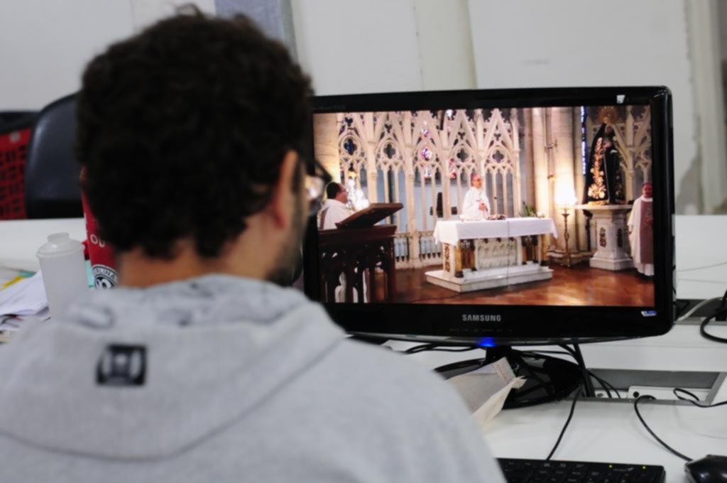 La Semana Santa sigue con misas virtuales y templos vacíos