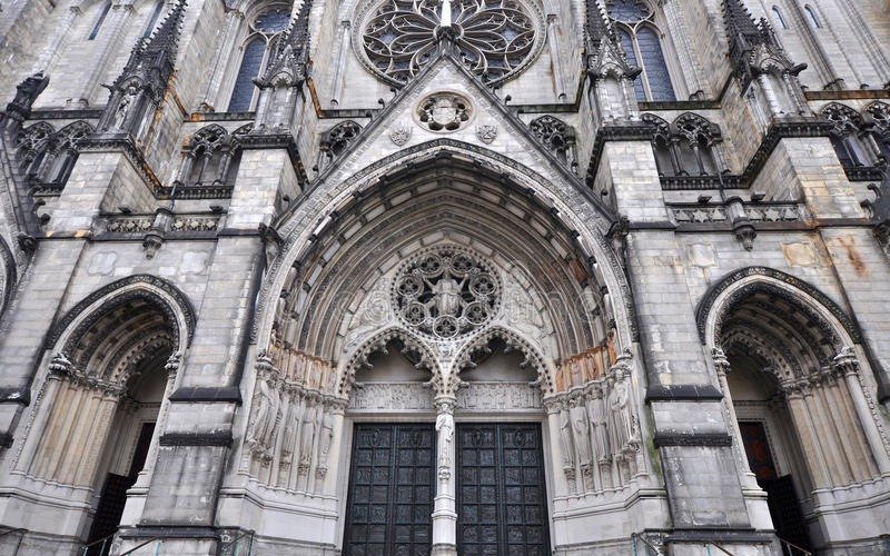 La imponente catedral de Nueva York que se convierte en hospital para asistir a infectados