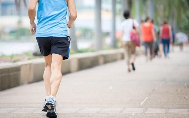 ¿Te podés contagiar saliendo a correr? El "estudio" viral que, al final, no es estudio