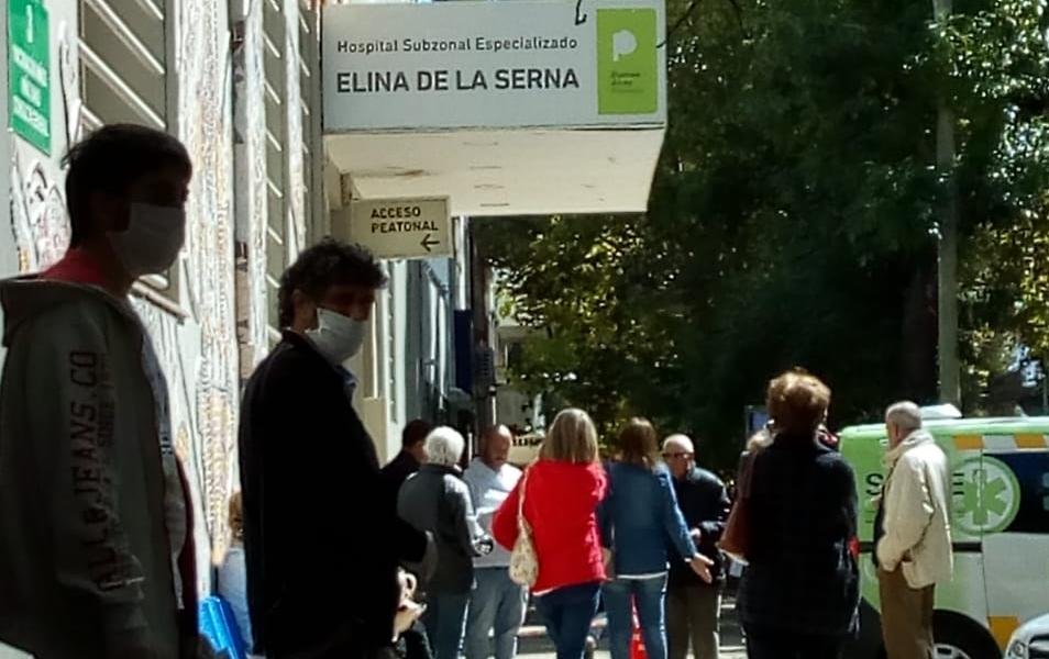 Filas y demoras: sigue el calvario para aplicarse la vacuna antigripal