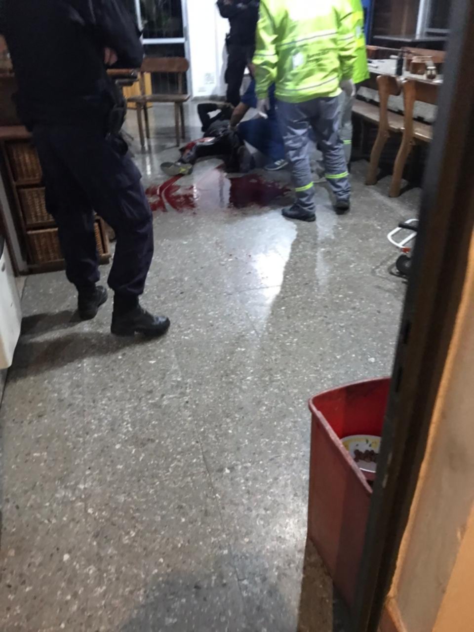 Entradera y tiroteo con un herido en Villa Elisa