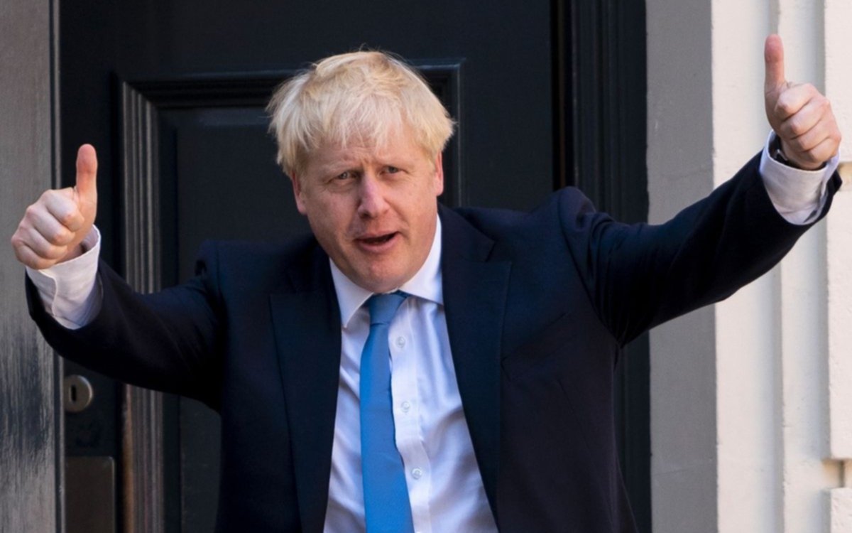 Le dan el alta a Boris Johnson y seguirá la recuperación en su residencia