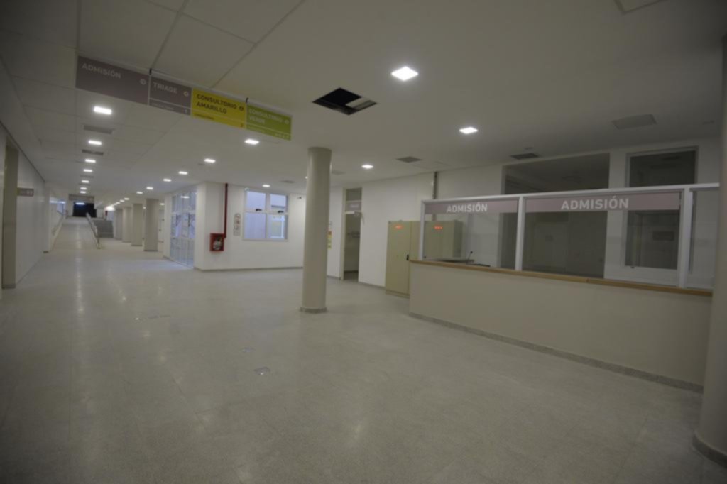 Apuran obras en hospitales de La Plata, que se preparan para recibir el pico de contagios
