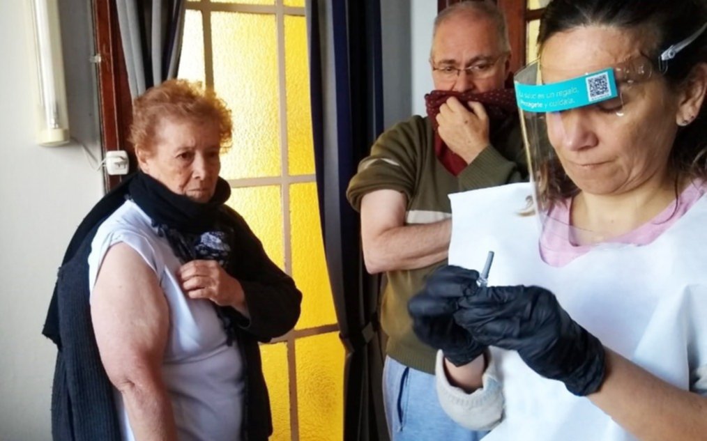 Cómo anotarse en IOMA para recibir las vacunas a domicilio