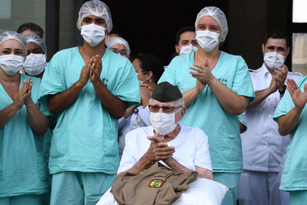 Un ex militar brasileño de 99 años le ganó al coronavirus