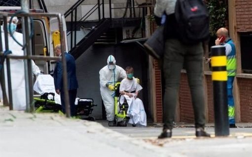En España baja la cantidad de fallecidos pero aumenta la de contagios nuevos