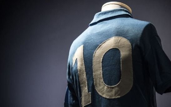 Coronavirus: subastarán camiseta del Napoli de Maradona para reunir fondos