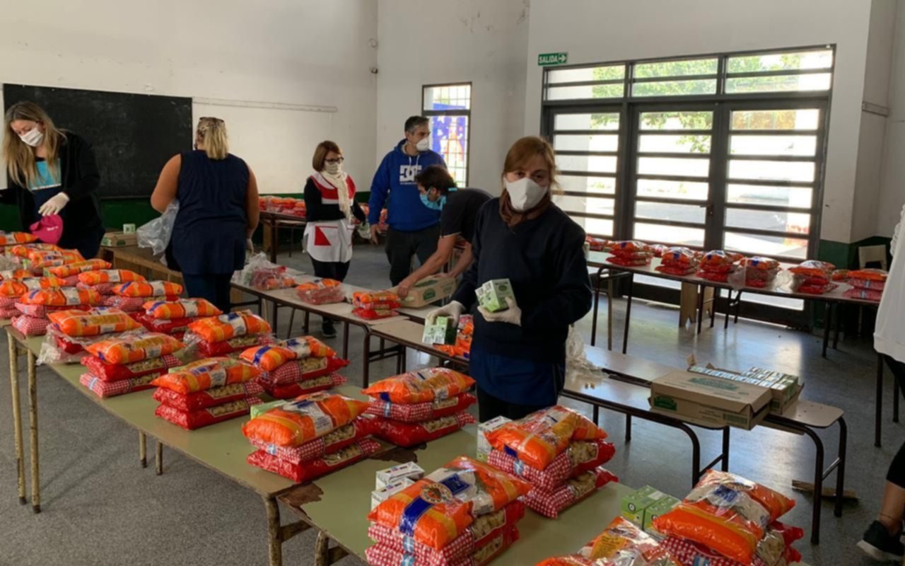 Para asegurar la alimentación de los chicos, 64 mil familias recibieron bolsones de alimentos