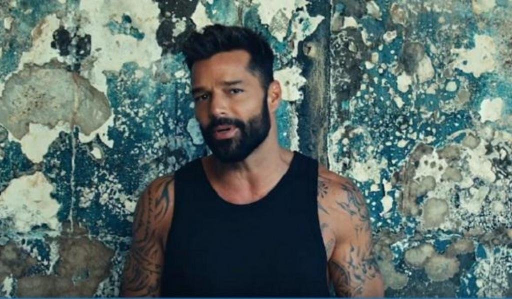 Ricky lanza video musical grabado en casa con el celu