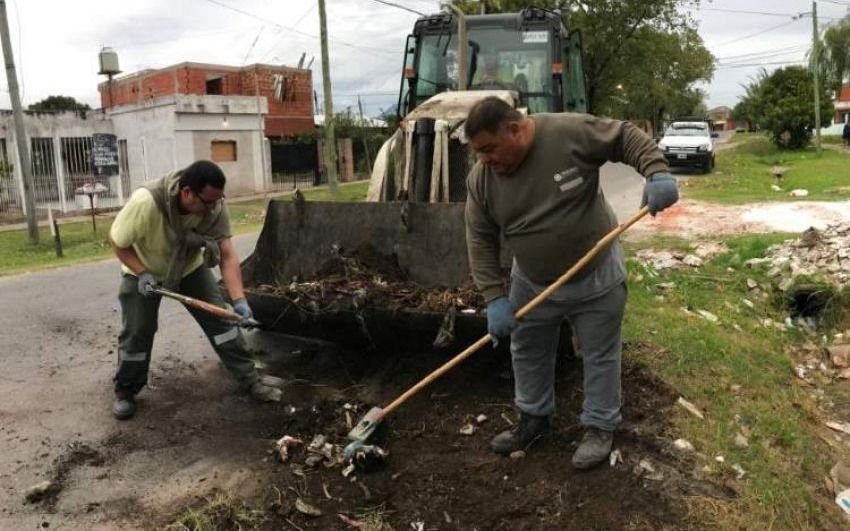 Continúa la limpieza, desmalezado y fumigación en barrios