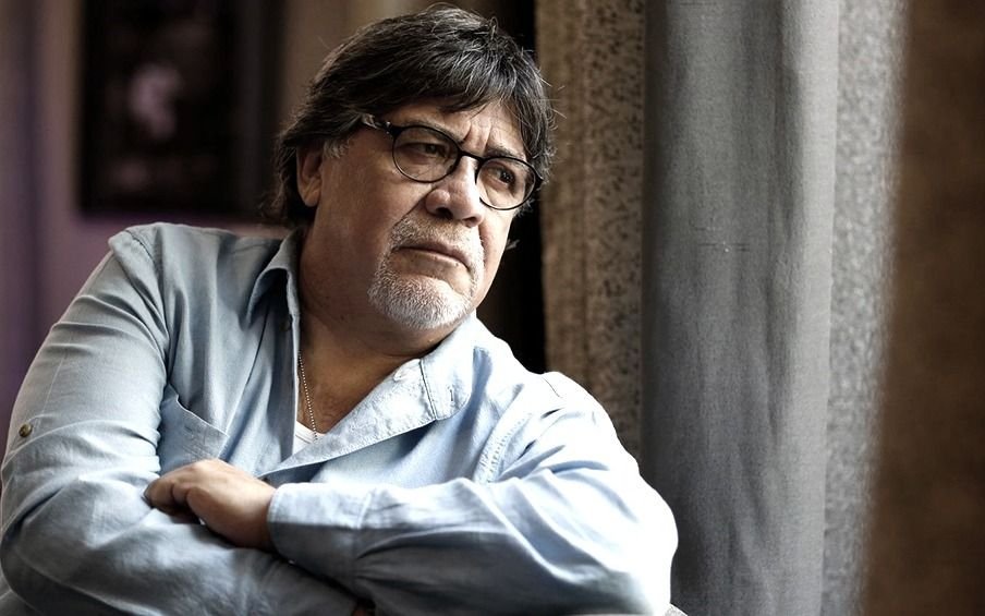 El coronavirus mató al popular escritor chileno Luis Sepúlveda, que estaba en España