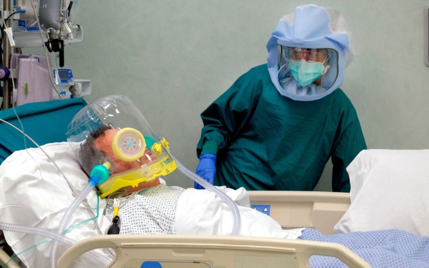 Los muertos en Italia ascienden a 22.745 y bajan contagios y hospitalizados