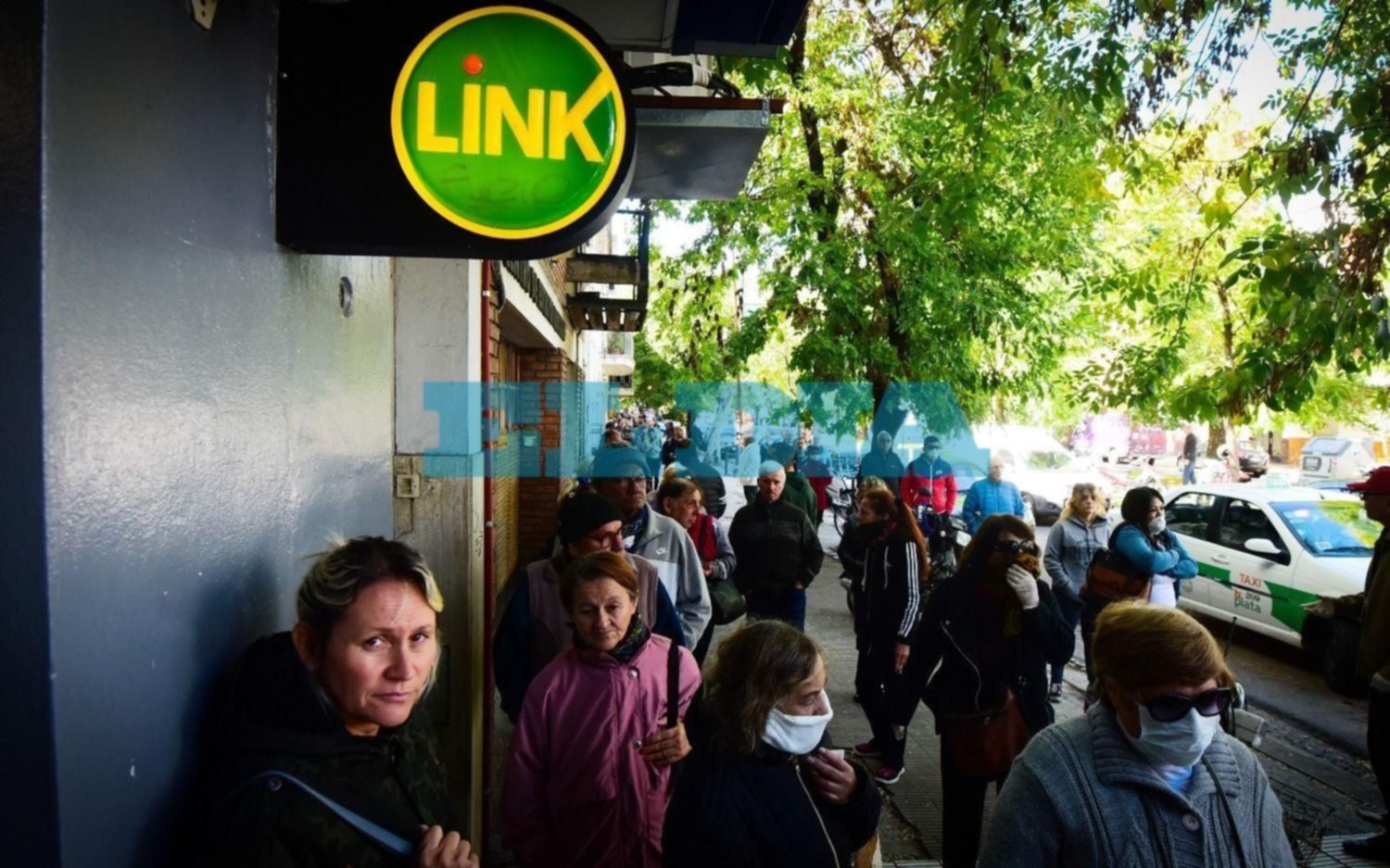Provincia: operativo para que todos los jubilados tengan tarjeta de débito