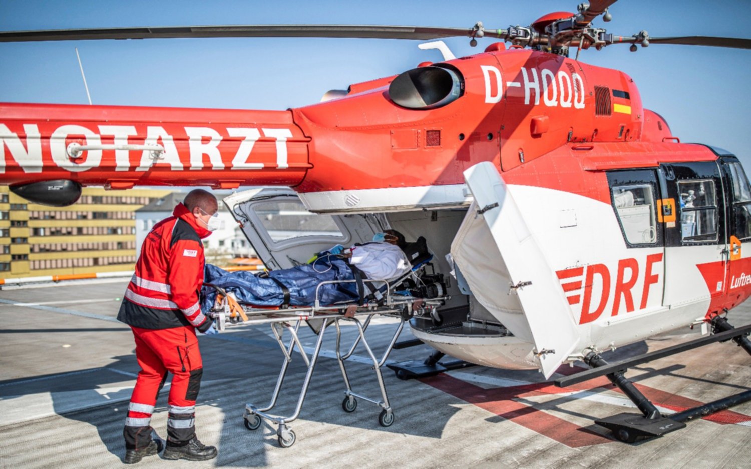 Francia suma 642 muertos por COVID-19 y registra un descenso de pacientes graves 