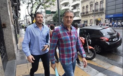 Marchi salió con los tapones de punta al cruce de los dirigentes del fútbol