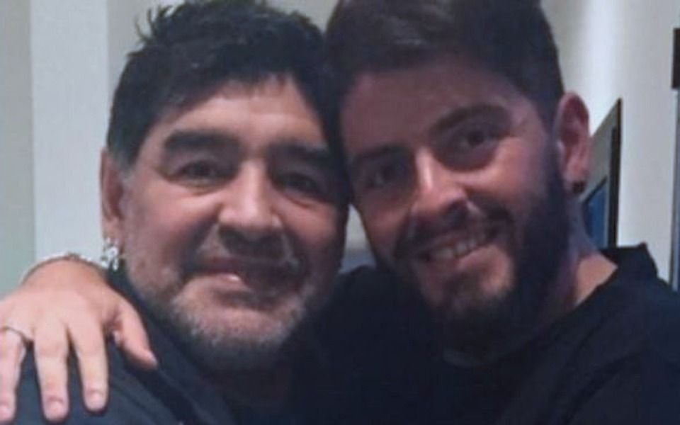 Si lo llaman del Lobo, el hijo de Diego se toma un avión "ya mismo"