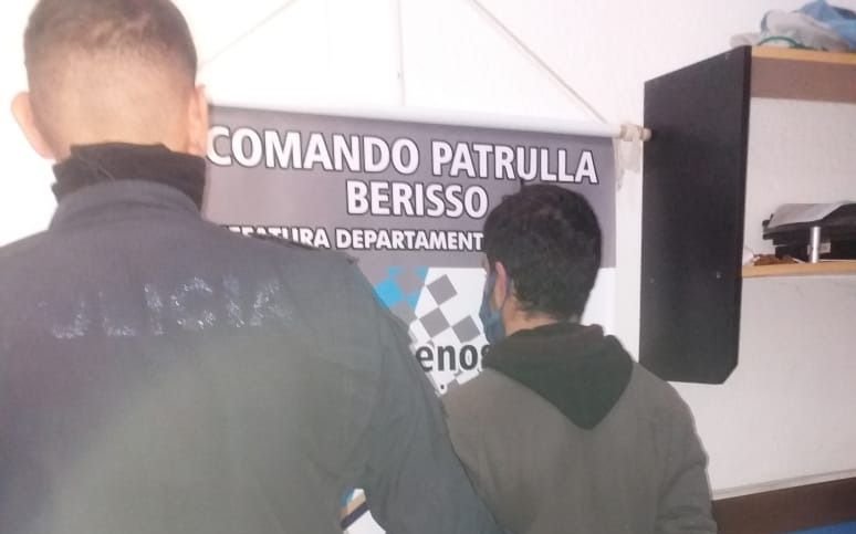 Berisso: se intentó robar un neumático a metros de una comisaría y fue detenido