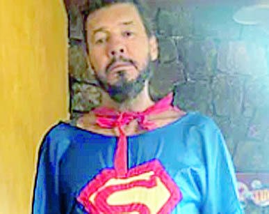 Tinelli se vistió de Superman por el cumple de su hijo