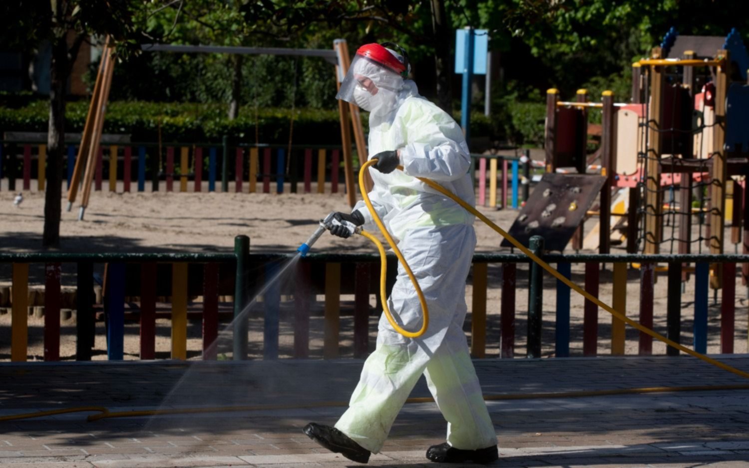 España: cae la cifra diaria de muertos por coronavirus y los contagios superan los 200.000
