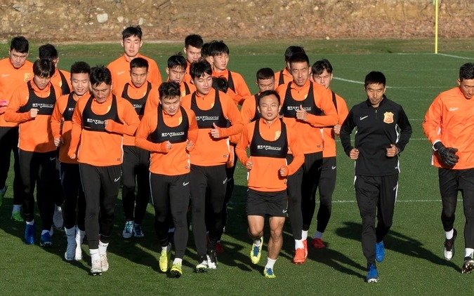 El equipo de la ciudad china donde nació el Coronavirus volvió a entrenar