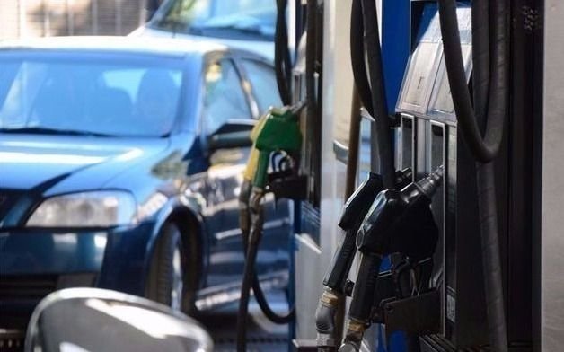 ¿Qué pasará con el precio de los combustibles tras el histórico desplome del petróleo?