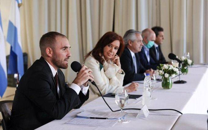 La economía argentina se desplomaría un 10% si cae en un default de la deuda