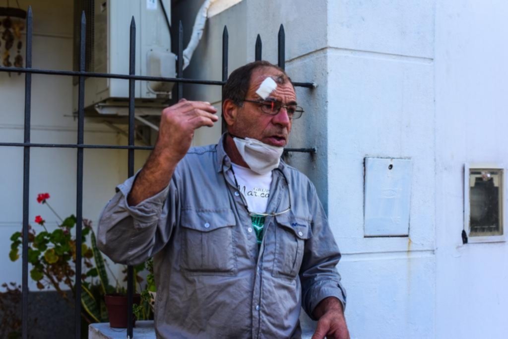Patadas, amenazas y hasta un culatazo en un ataque a una familia en su casa de San Carlos