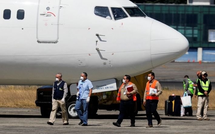 Los vuelos de deportación de EE. UU no se detienen y expertos temen propagación del coronavirus a nivel mundial