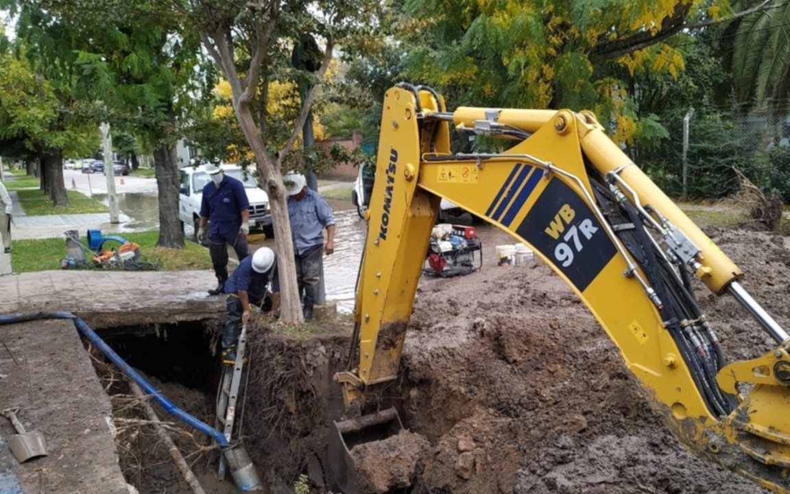 Trabajan en el Acueducto Norte por una nueva rotura que dejó sin agua a una zona de Gonnet