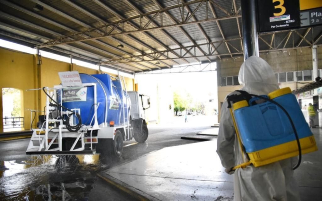 Refuerzan las tareas de desinfección en la terminal de ómnibus