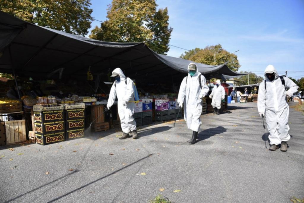Desinfectaron una feria de alimentos de Barrio Hipódromo y la Terminal
