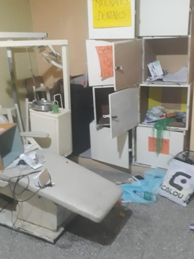 Robo y graves destrozos en una sala odontológica del club Capital Chica