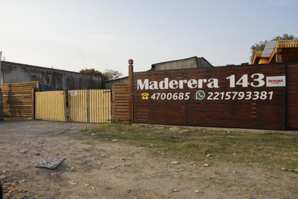 Hirieron a dos hombres y le gatillaron tres veces a otro en un brutal asalto a una maderera