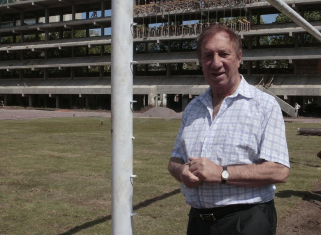 Gran gesto de Bilardo, que donó dinero para los juveniles pinchas