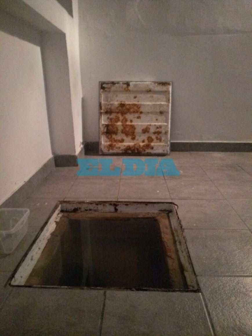 El drama de un vecino de La Loma: convivir con desbordes cloacales por falta de mantenimiento