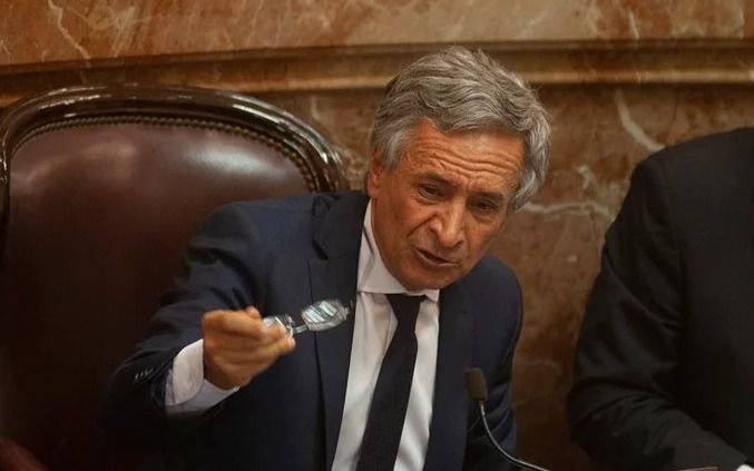 Senadores de la oposición buscan que los dueños de grandes capitales hagan "un aporte patriótico"
