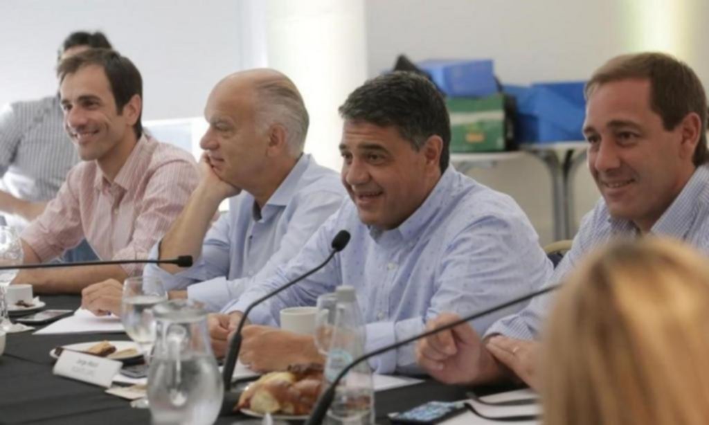 Sigue el tironeo por los fondos que los municipios recibirán para pagar sueldos