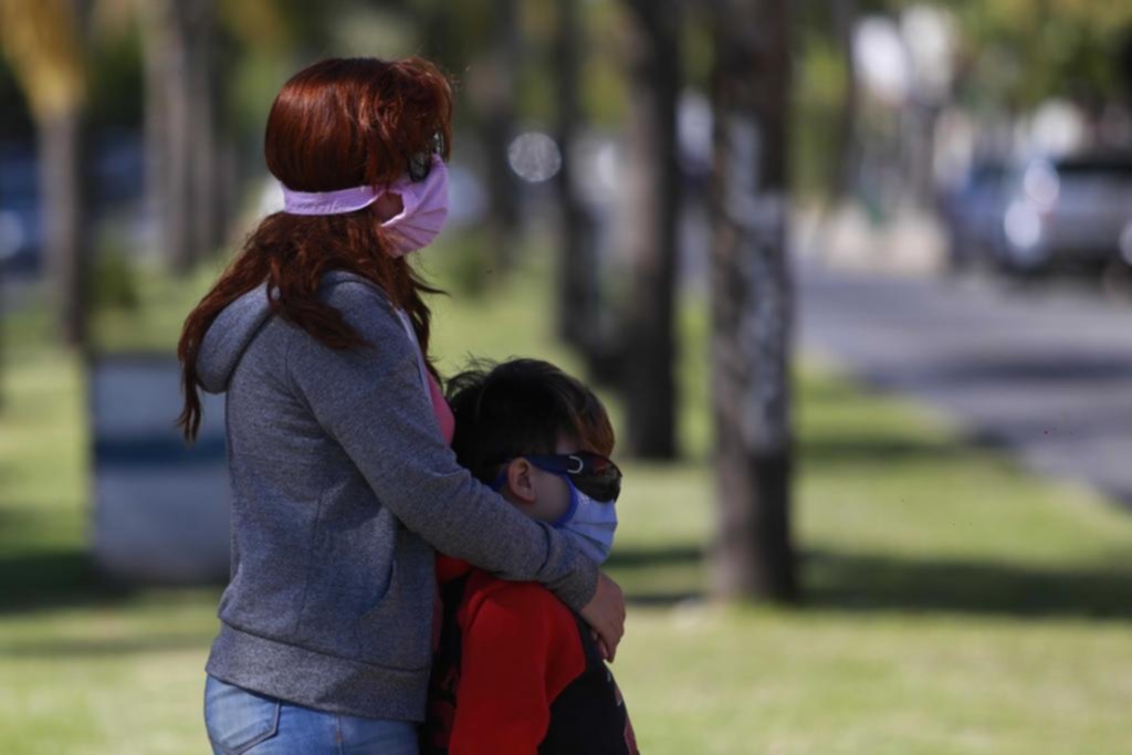 Expertos dicen que los chicos deben salir, pero temen que la situación se desmadre