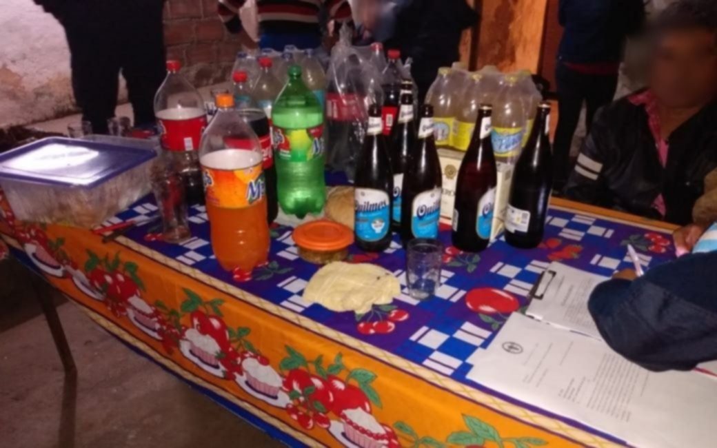 Detienen a un intendente por violar el aislamiento para comer un asado criollo